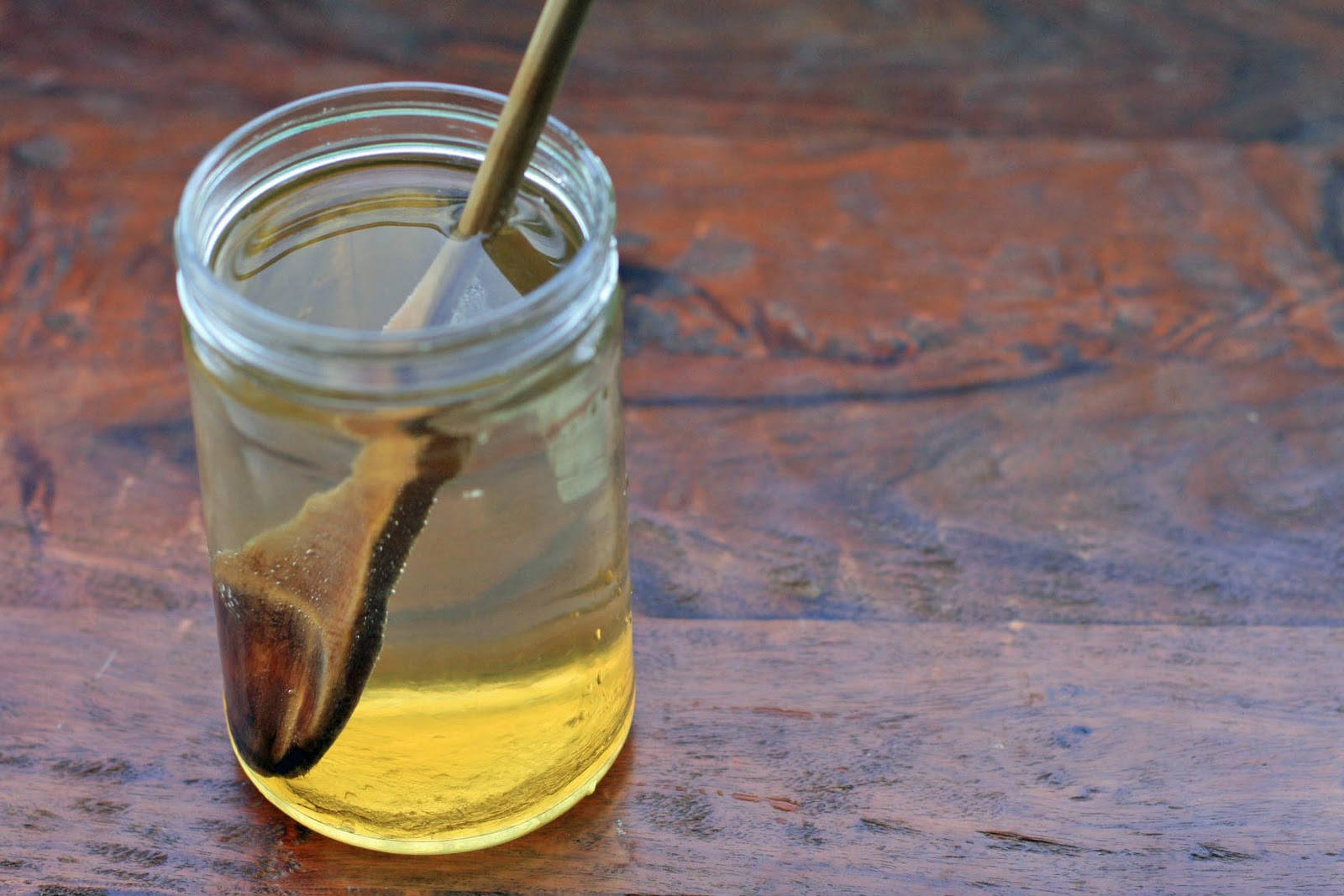 فوائد شرب الماء الدافئ مع العسل على الريق Experience The Healing Power Of Honey Water