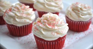 طريقة تحضير الكريمة لتزيين الكيك red velvet cupcakes 310x165