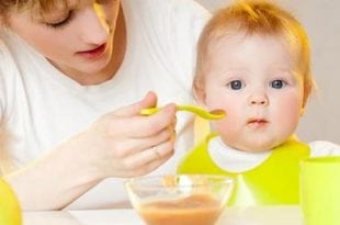 متى يبدا الطفل بالاكل , السن المناسب لاكل الاطفال 74762 2 310x205